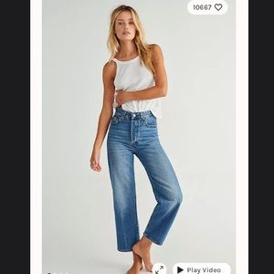 LEVIS ribcage size 27 inseam 27 brand new